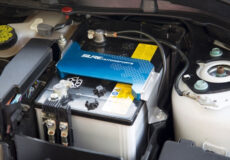 باتری ماشین چیست و اجزای اصلی تشکیل دهنده یک باطری ماشین شامل: جعبه، ترمینال و غیره است.