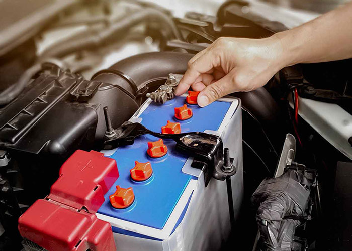 در این وبلاگ مورد بررسی و مطالعه ابتدا بیان شد که کارکرد باتری خودرو چیست ؟ و سپس وظایف باتری خودرو چیست؟ و نحوه عملکرد را بیان می کند.