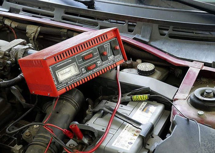 وبلاگ مورد بررسی و مطالعه نحوه شارژ باطری ماشین با پاور کامپیوتر را به طور کامل شرح داده و تصویر بالا این موضوع را بیان کرده است.