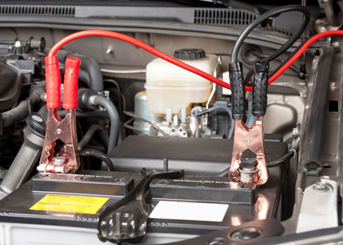 وبلاگ مورد بررسی و مطالعه نکات ایمنی هنگام شارژ باتری ماشین را بیان کرده است و موارد احتیاط و اقدامات را بعه طور کامل شرح داده است.