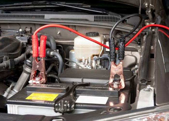 وظایف باتری ماشین شامل مواردی مثل تامین برق خودرو برای سیستم صوتی ، کولر و بخاری ، چراغ های خودرو و سایر قطعات برقی است.